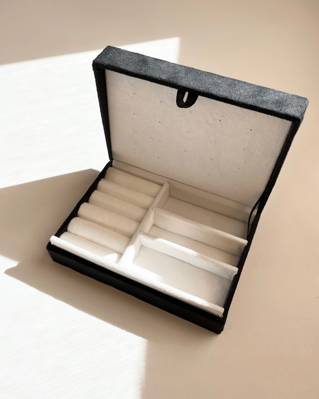 Artsy Jewelry Organizer - ARTSY SILVER