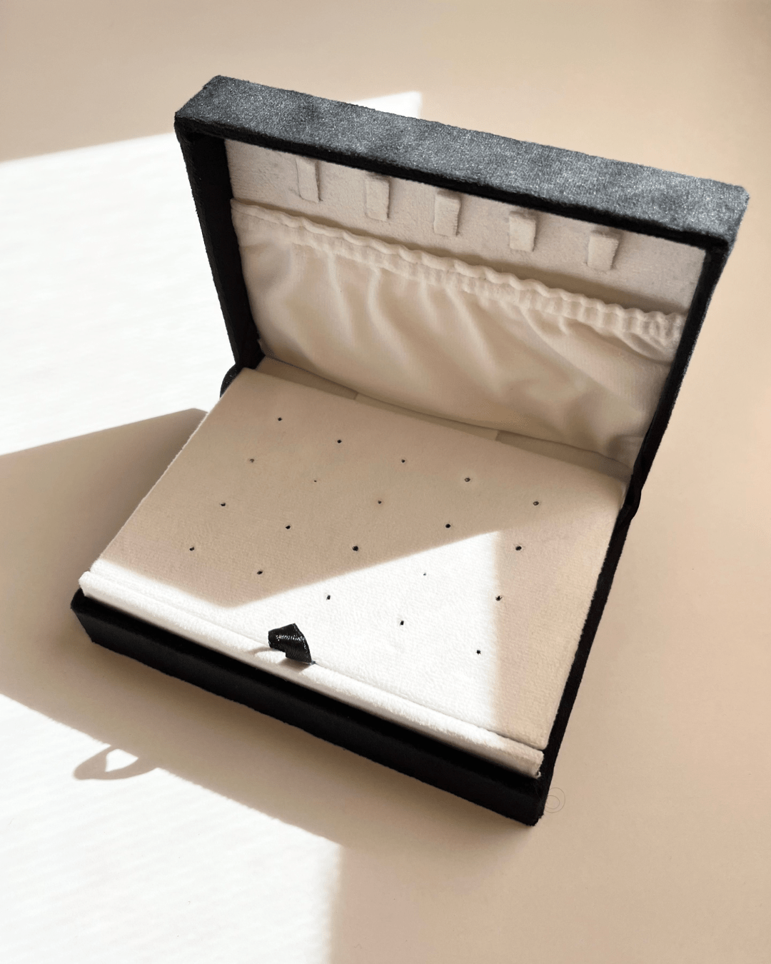 Artsy Jewelry Organizer - ARTSY SILVER