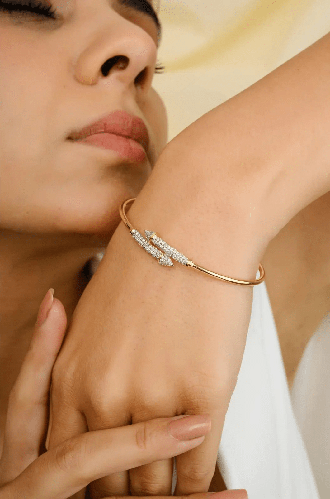 Arrow Spark Twisted Bangle - ARTSY SILVER