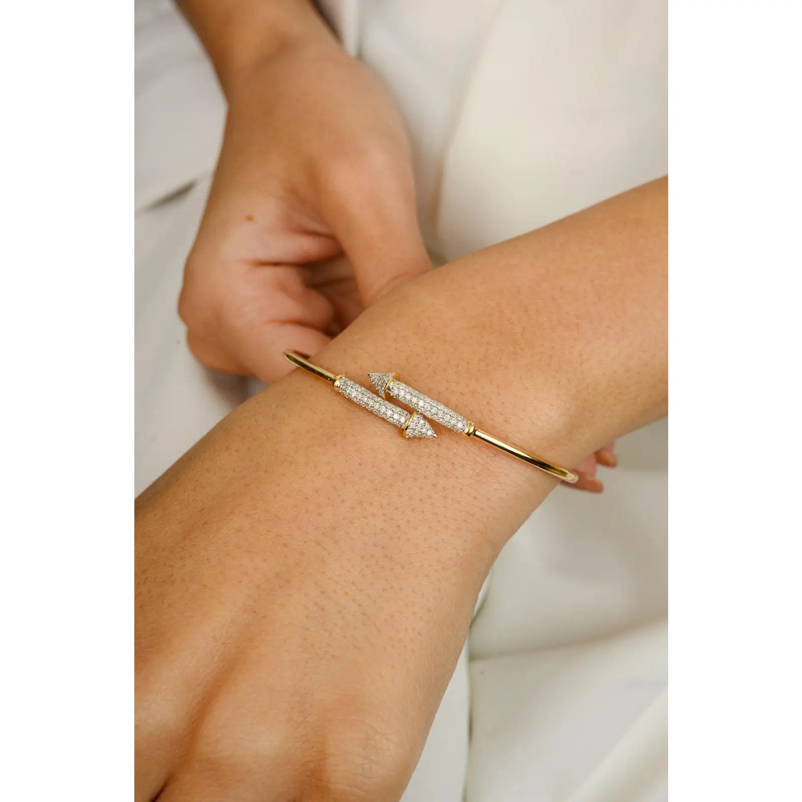 Arrow Spark Twisted Bangle - ARTSY SILVER