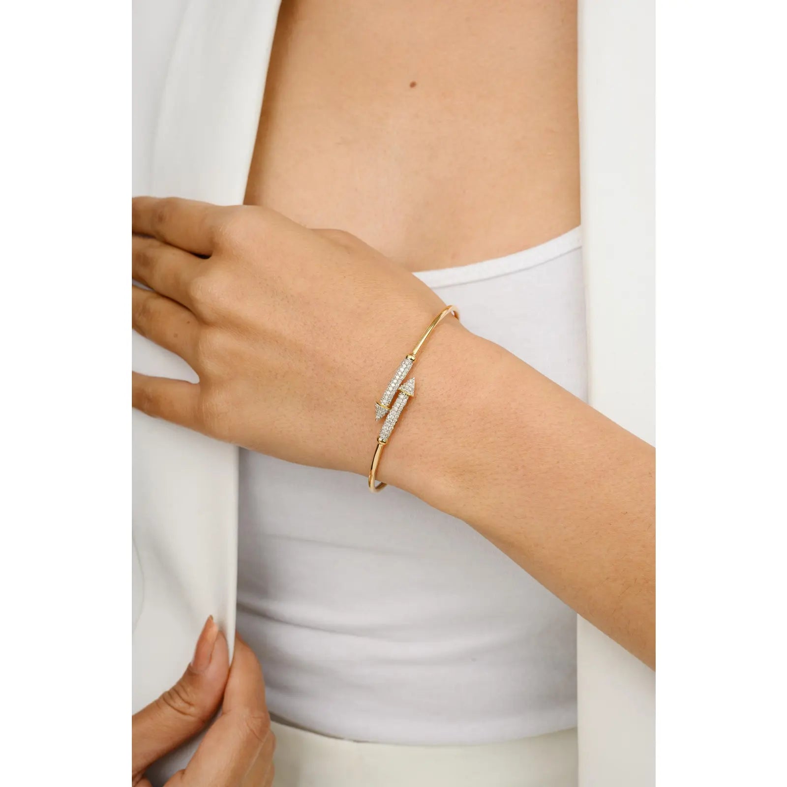Arrow Spark Twisted Bangle - ARTSY SILVER