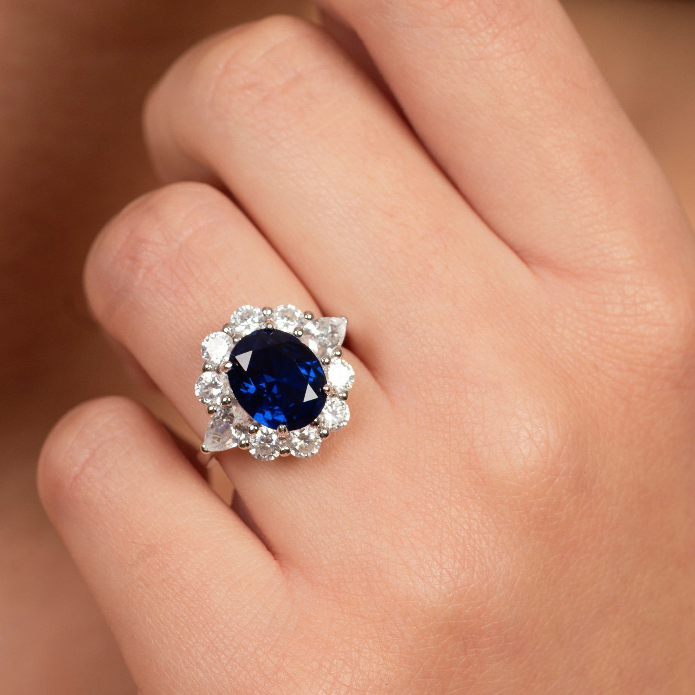 <tc> خاتم الياقوت الأزرق البيضاوي</tc>