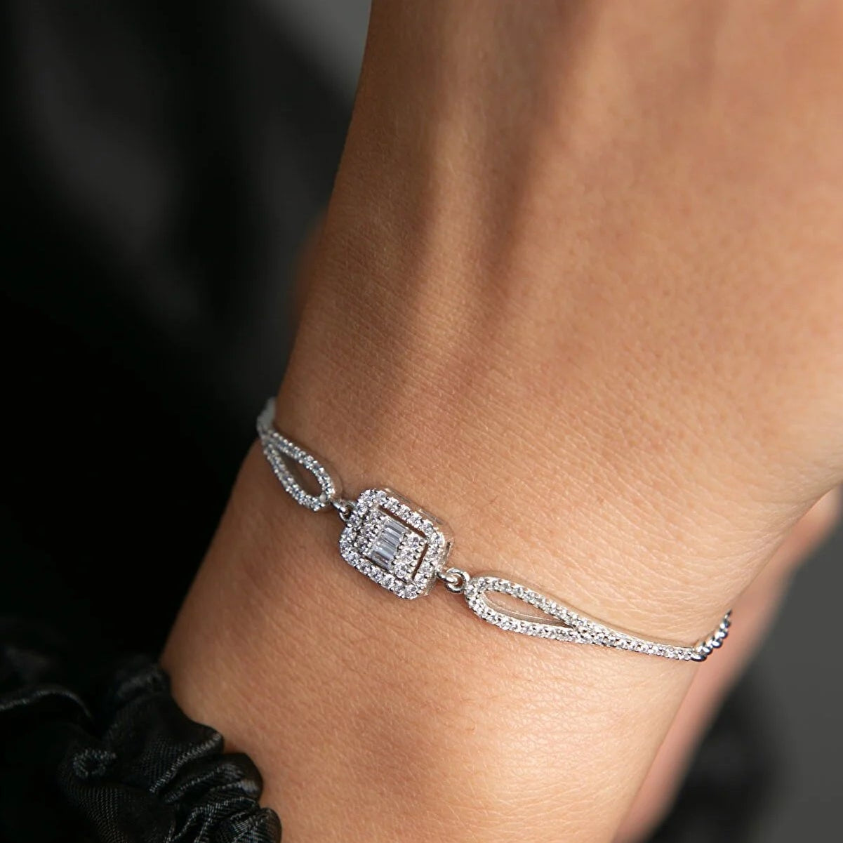 Timeless Solitaire Silver Bracelet - ARTSY SILVER