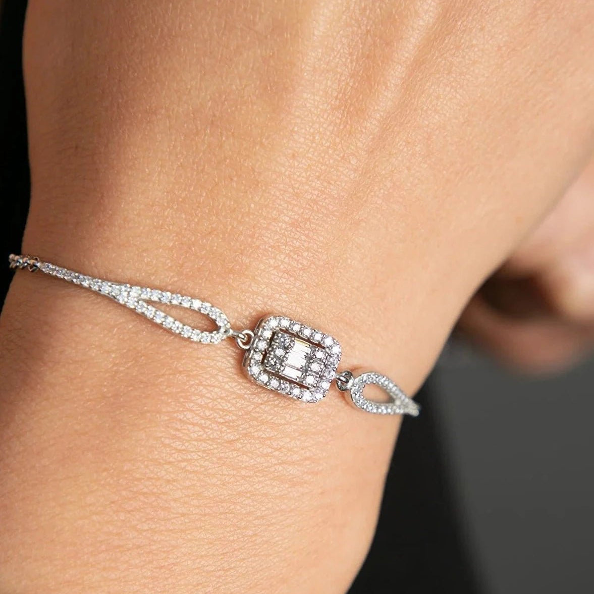 Timeless Solitaire Silver Bracelet - ARTSY SILVER