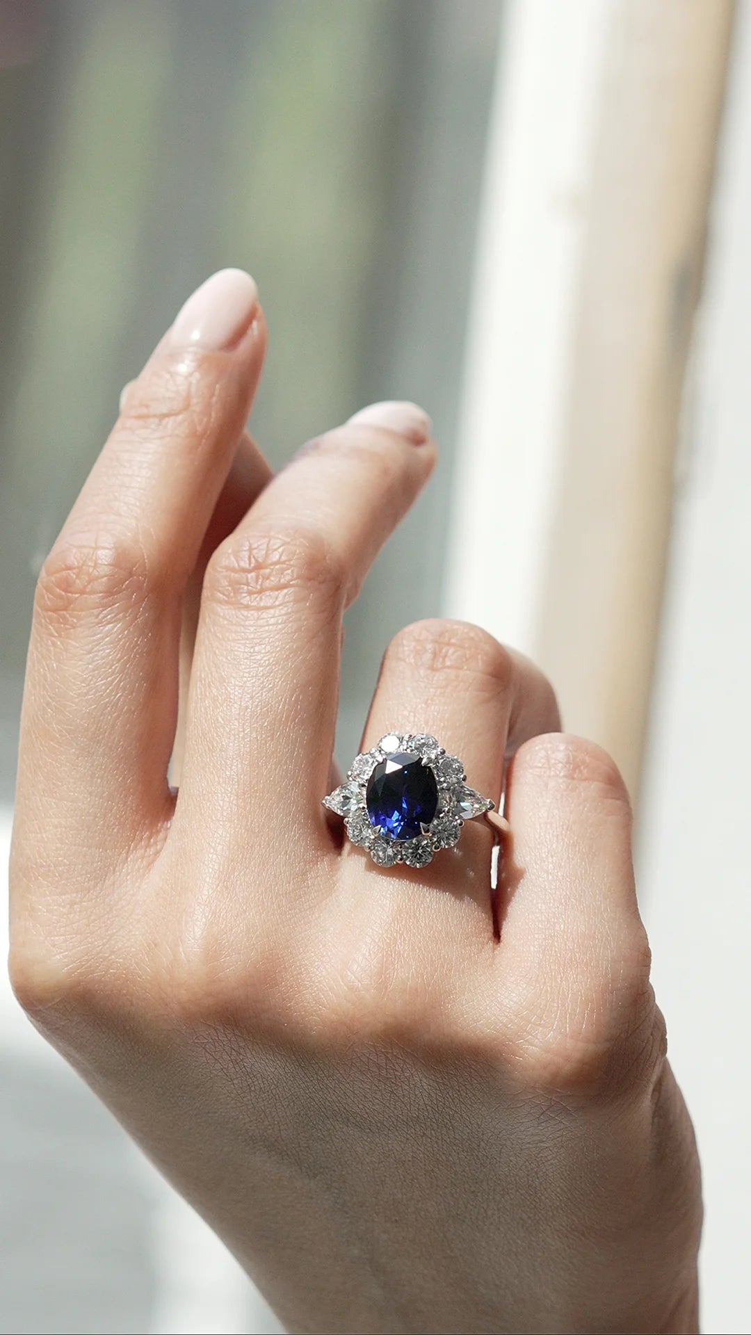 BLUE SAPPHIRE OVAL RING