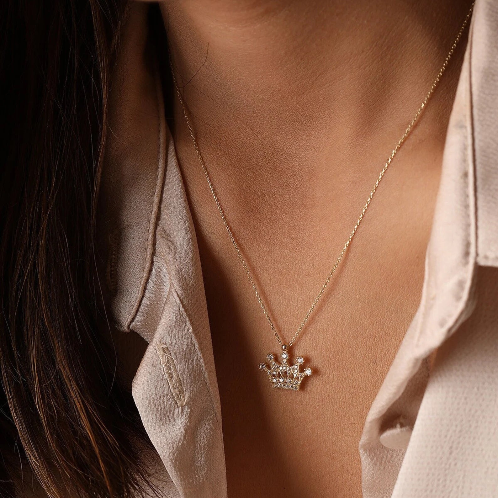 Crown Vintage Necklace - ARTSY SILVER