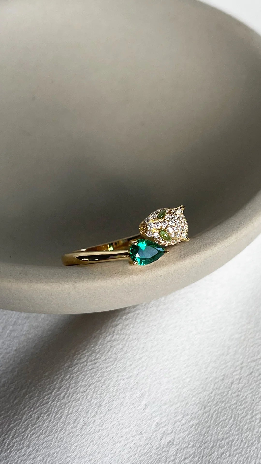 Emerald Stone Tiger Ring - ARTSY SILVER