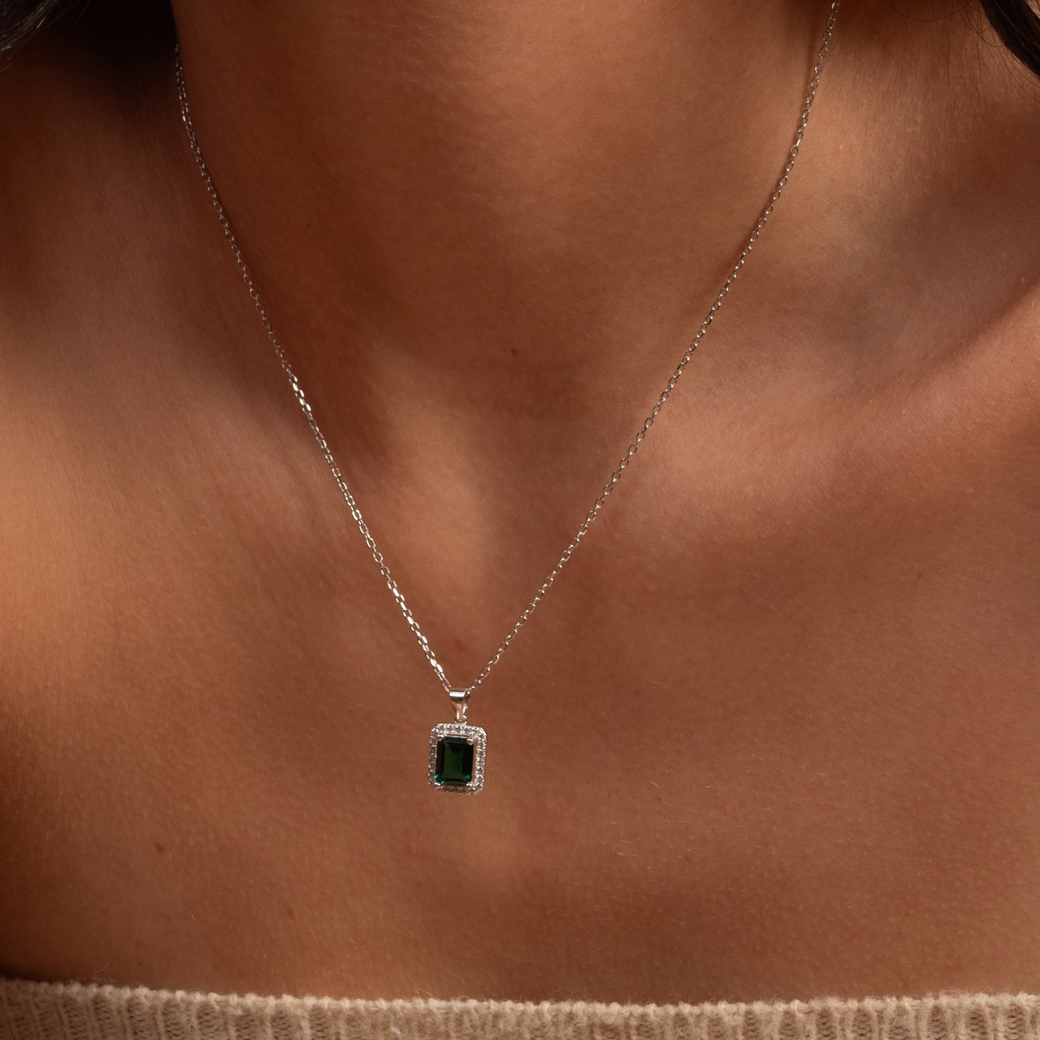 <tc>قلادة Emerald Borderset </tc>