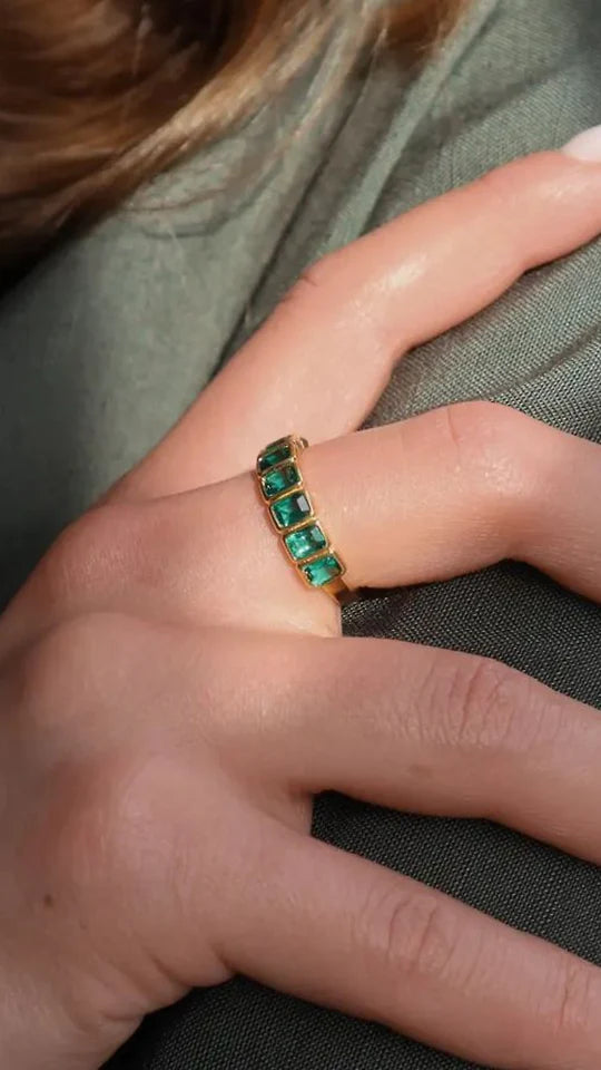 <tc>خاتم أحجار الزمرد الفاخرة </tc>