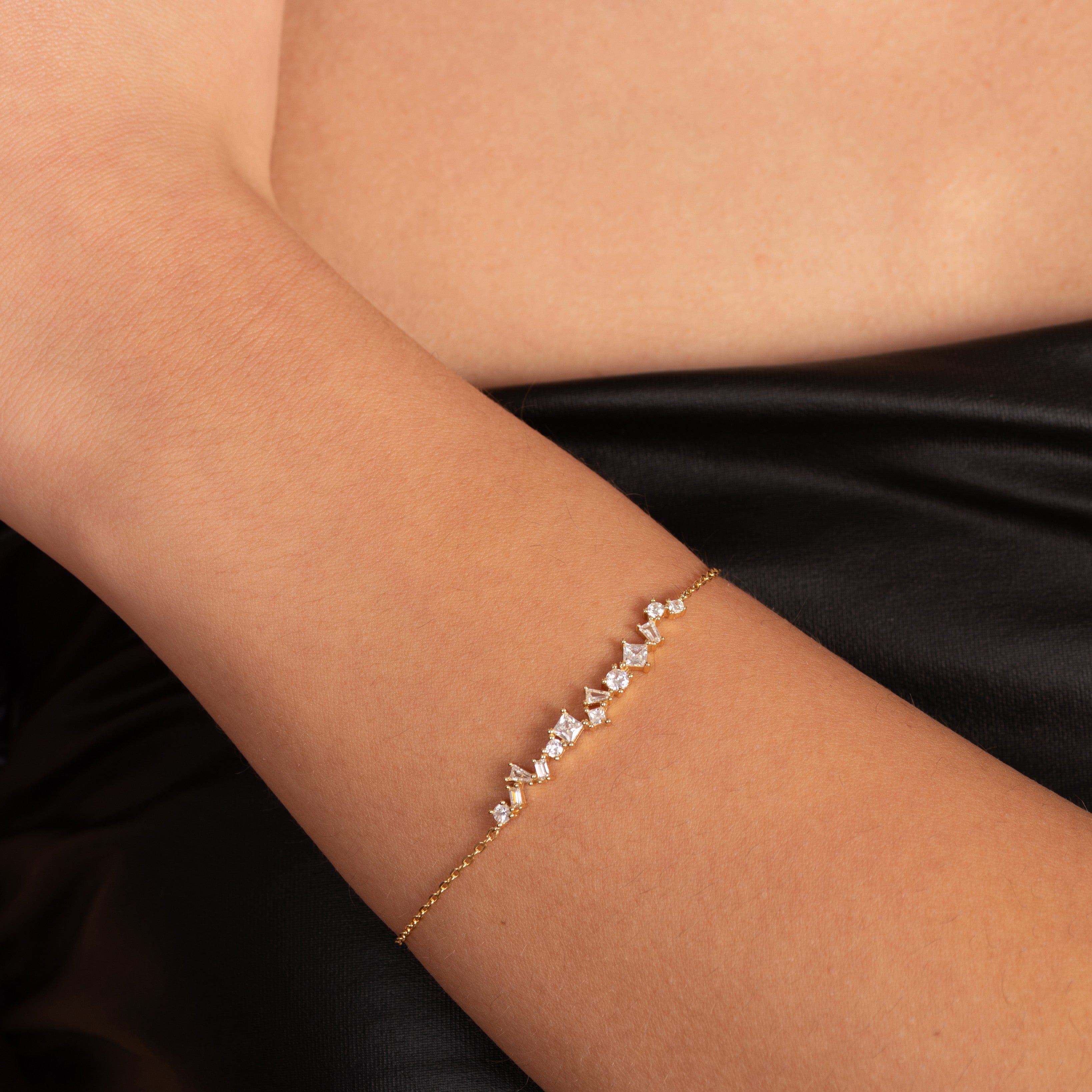 <tc>سوار الزركون متعدد الأحجار </tc>