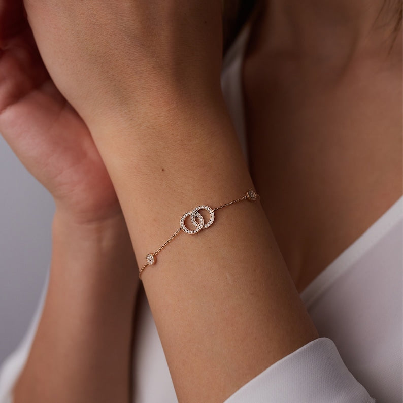 Interlocking Circle Charm Bracelet