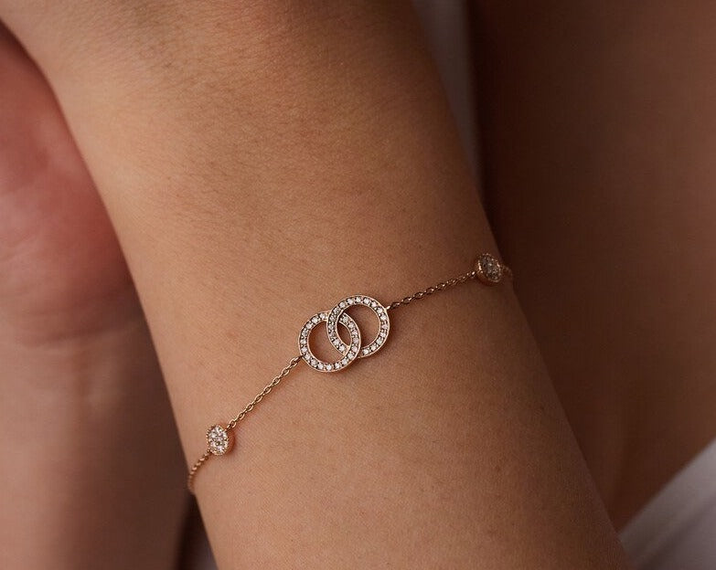 Interlocking Circle Charm Bracelet