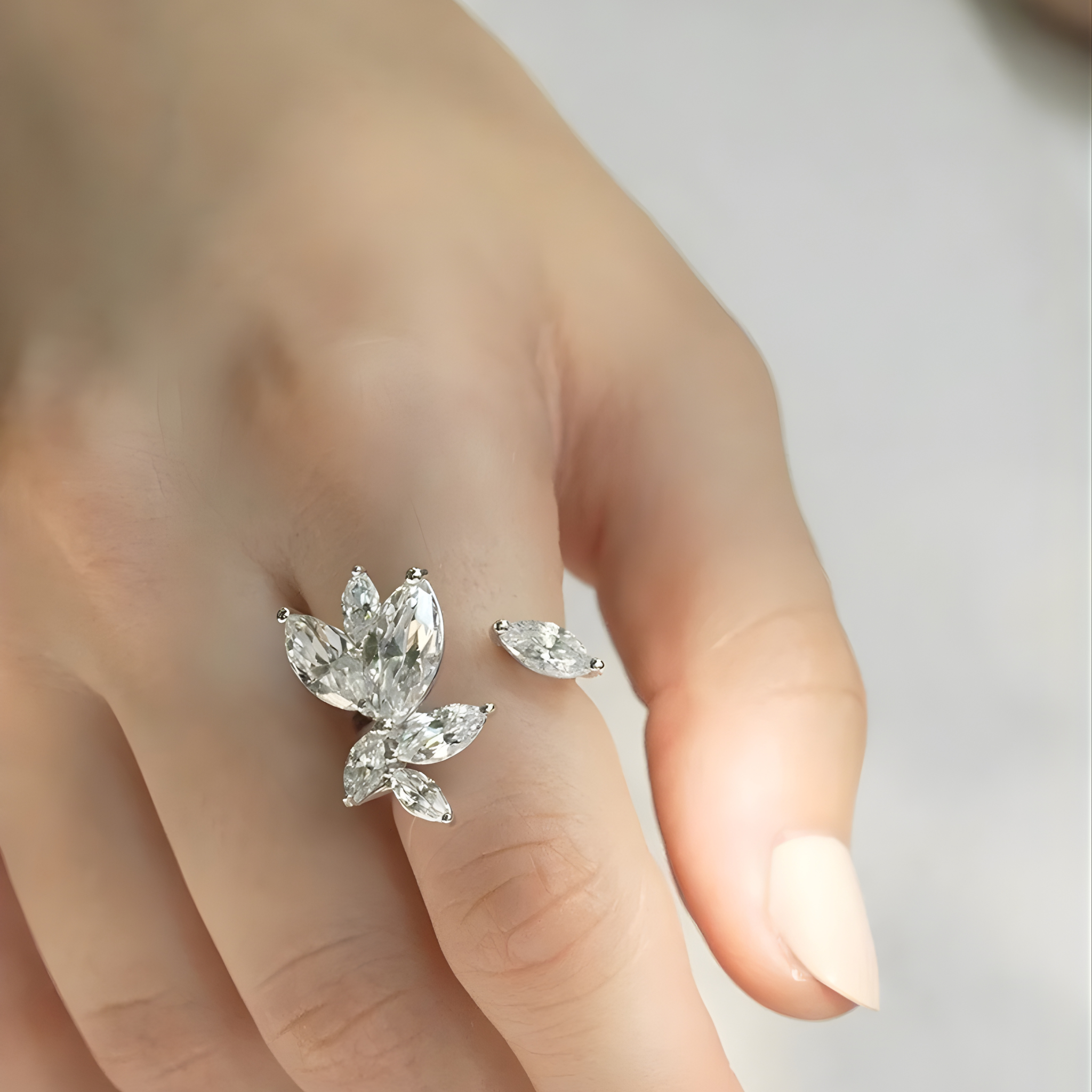 woman's Ring With White Zircon - ARTSY SILVER