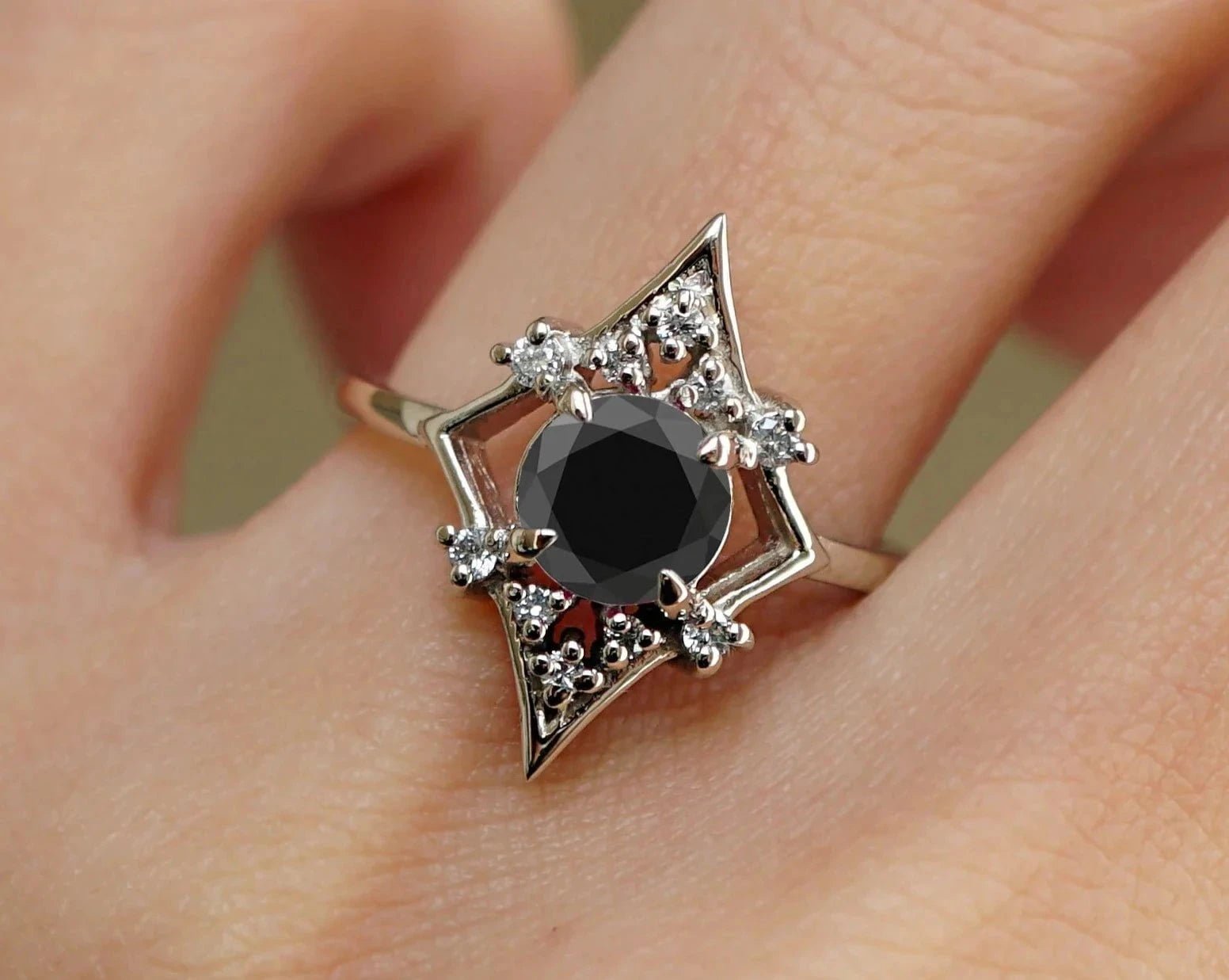 Lovers Shield Black Stone Ring - ARTSY SILVER