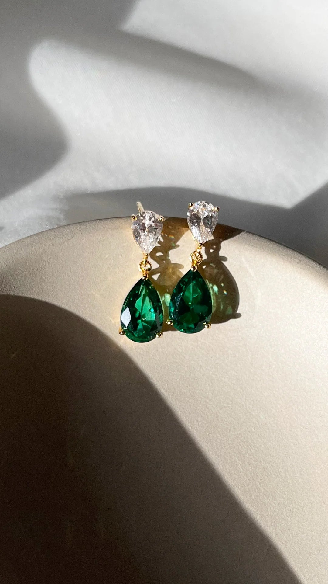 PEAR EMERALD STONE EARRINGS GOLD PLATING