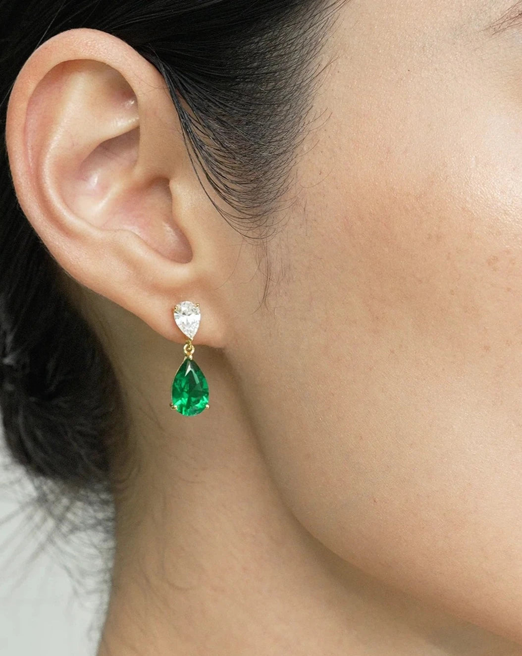 PEAR EMERALD STONE EARRINGS GOLD PLATING