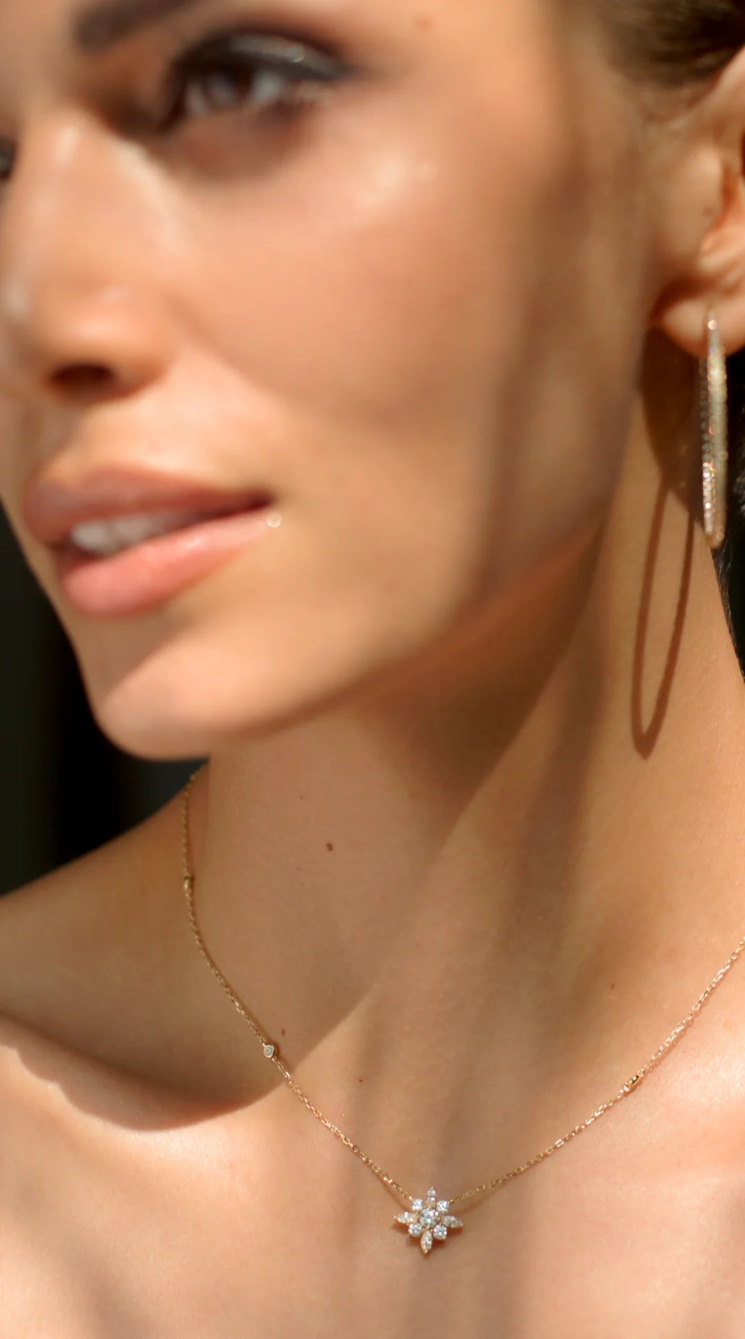 Golden Lilly Flower Necklace - ARTSY SILVER