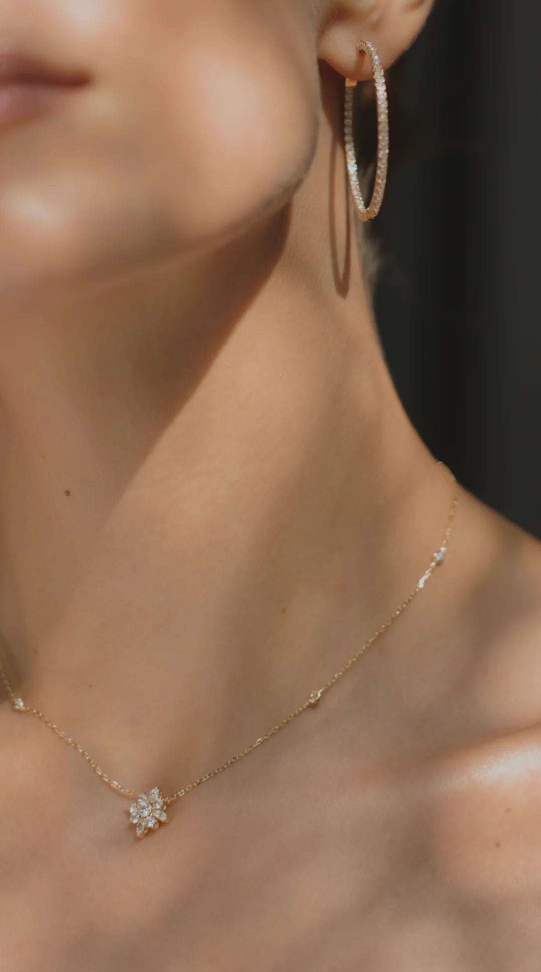 Golden Lilly Flower Necklace - ARTSY SILVER