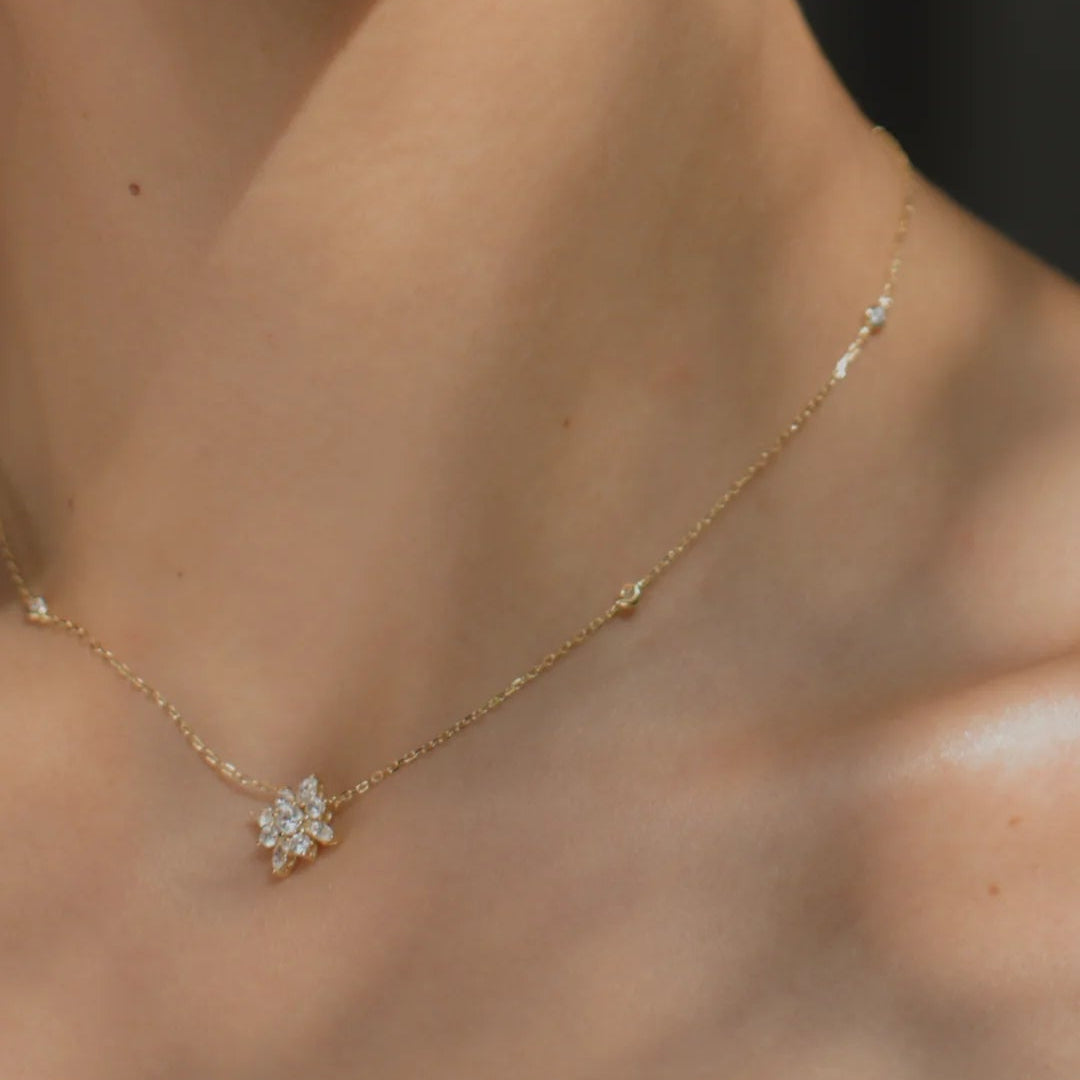 Golden Lilly Flower Necklace - ARTSY SILVER