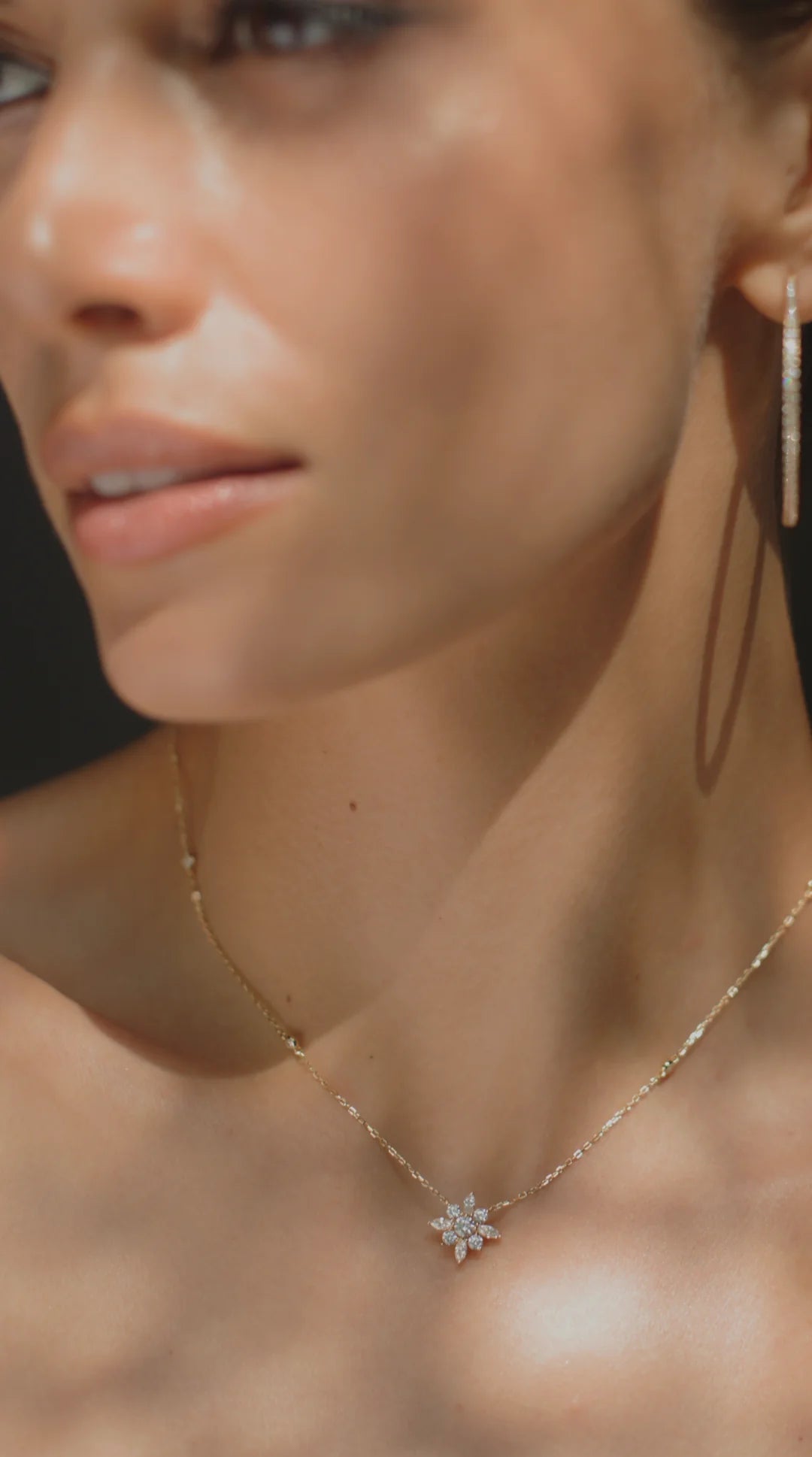 Golden Lilly Flower Necklace - ARTSY SILVER