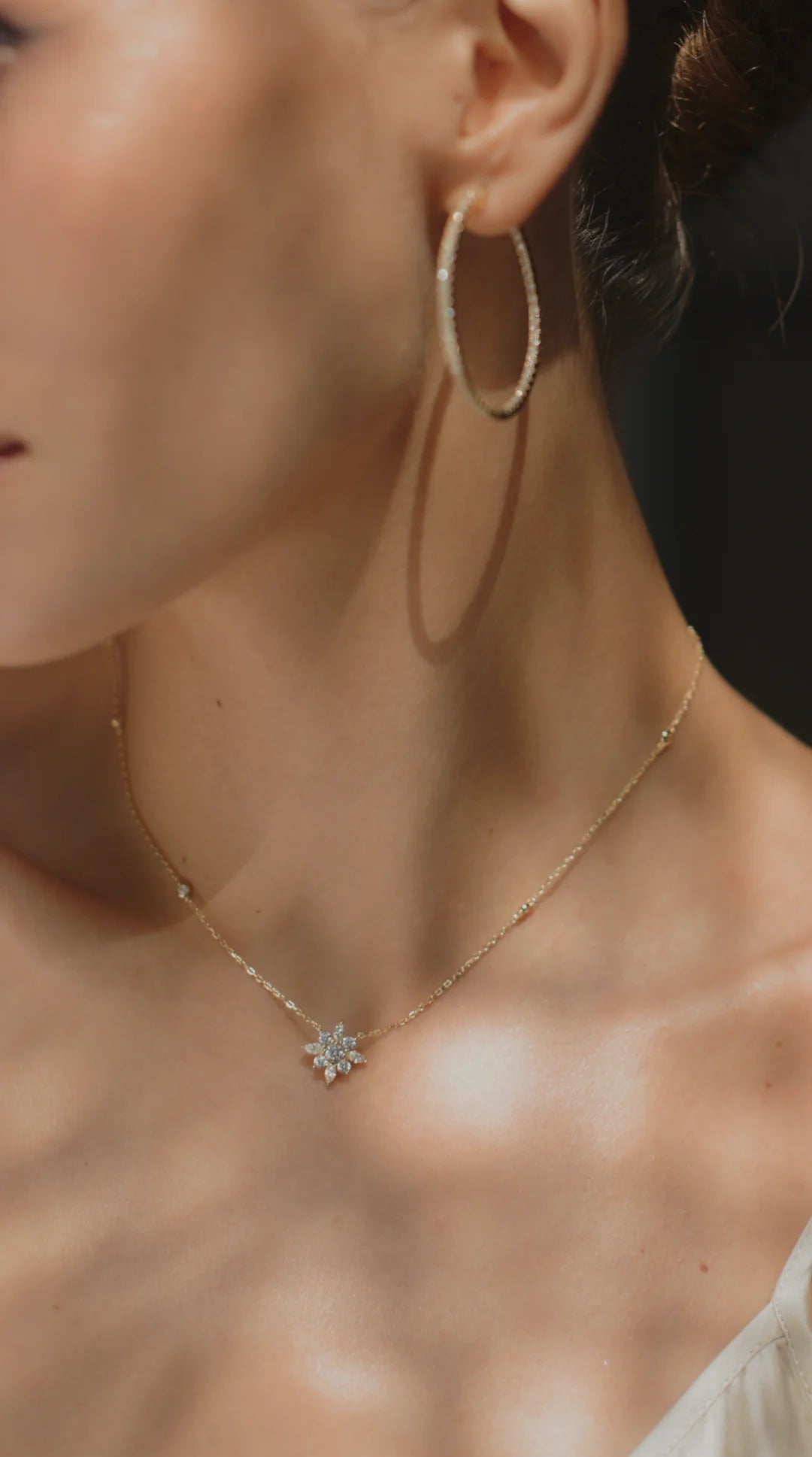 Golden Lilly Flower Necklace - ARTSY SILVER