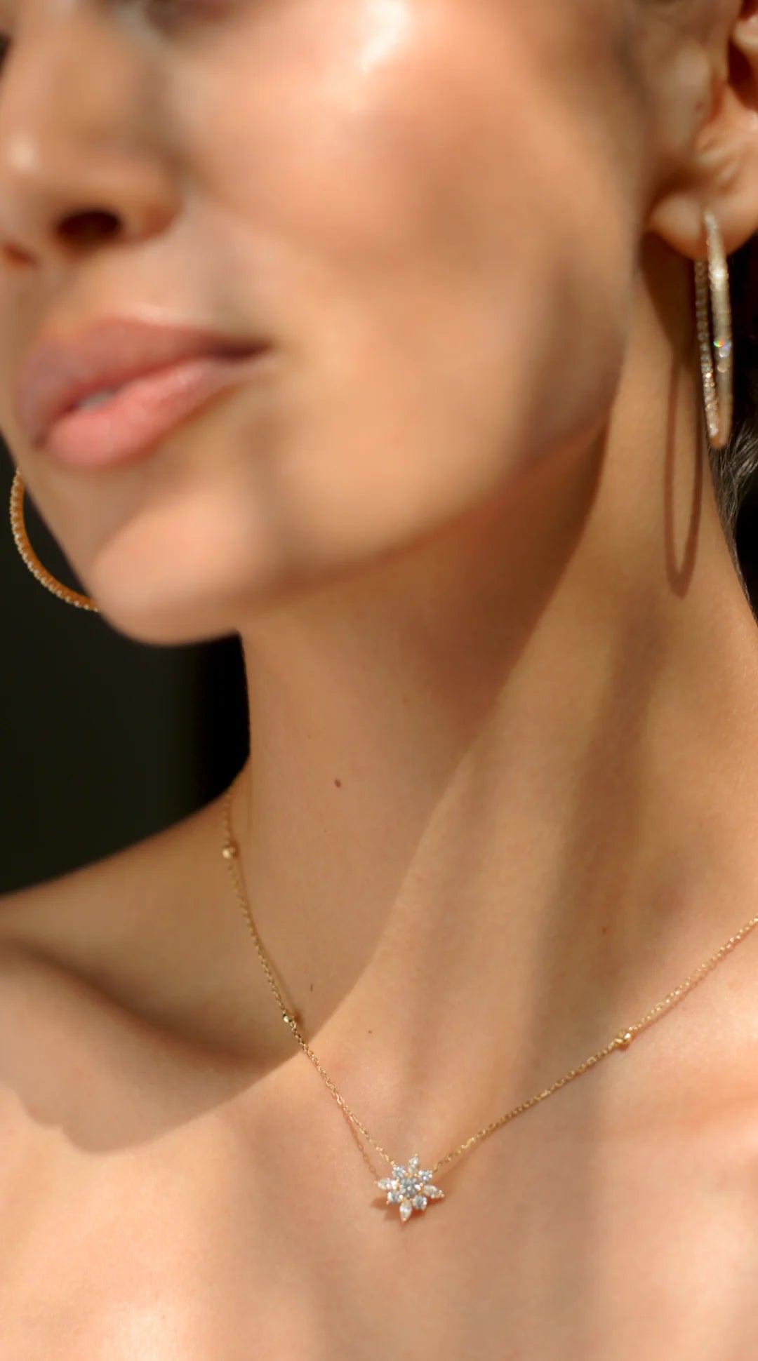 Golden Lilly Flower Necklace - ARTSY SILVER