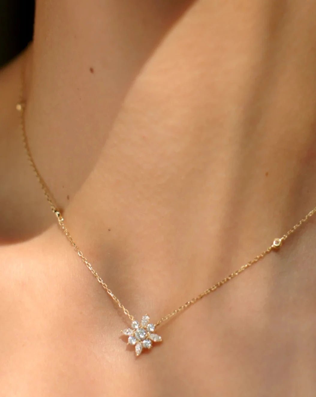 Golden Lilly Flower Necklace - ARTSY SILVER