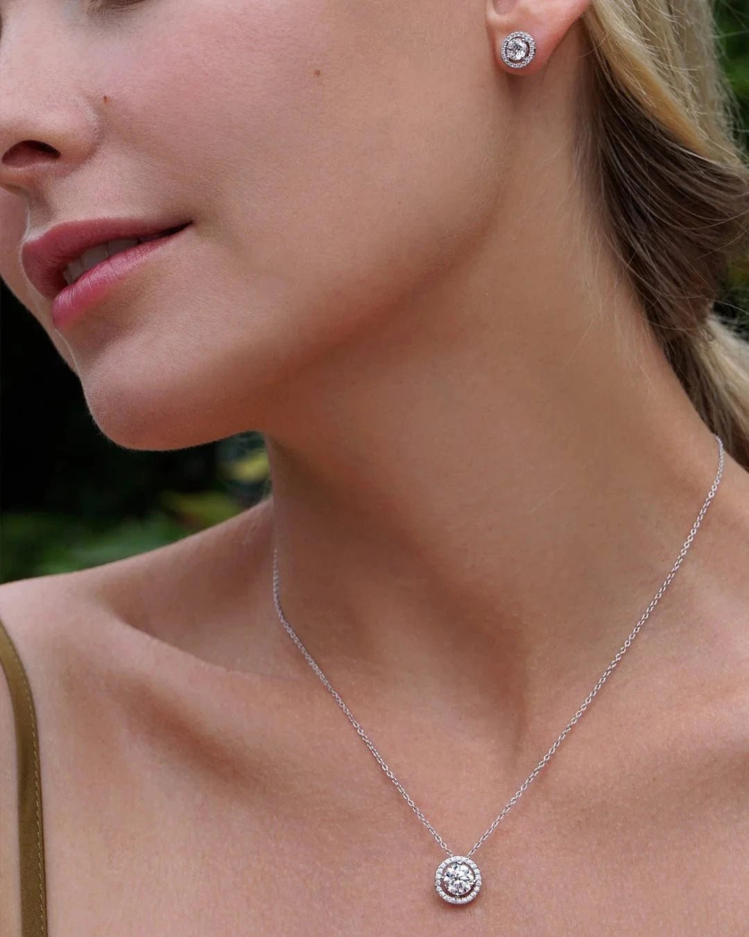Round Zircon Solitaire Necklace - ARTSY SILVER