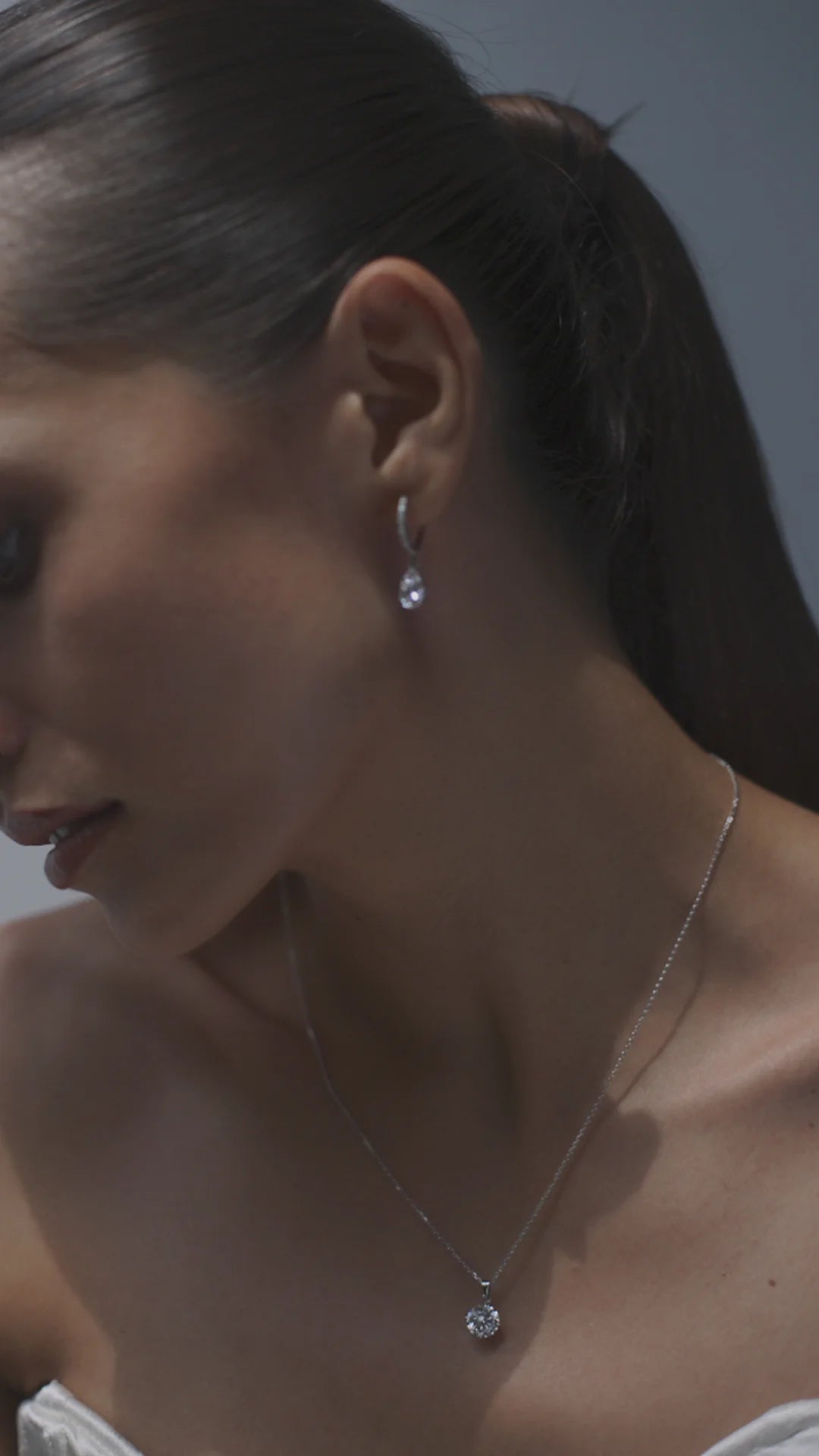 Round Zircon Stone Silver Necklace - ARTSY SILVER