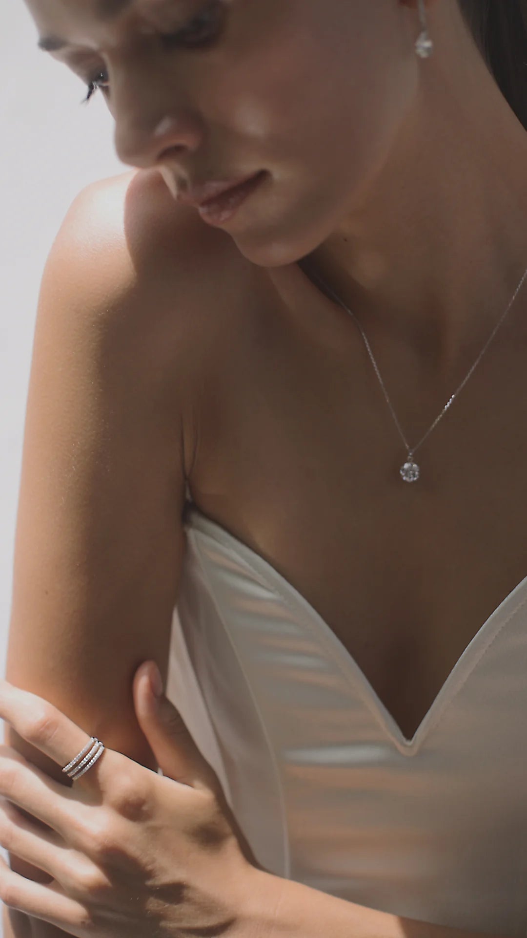Round Zircon Stone Silver Necklace - ARTSY SILVER