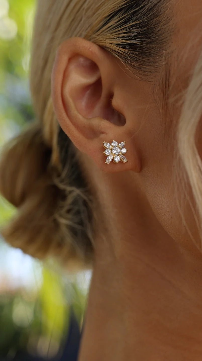 Snow Flower Zircon Stud Earring Gold plating - ARTSY SILVER