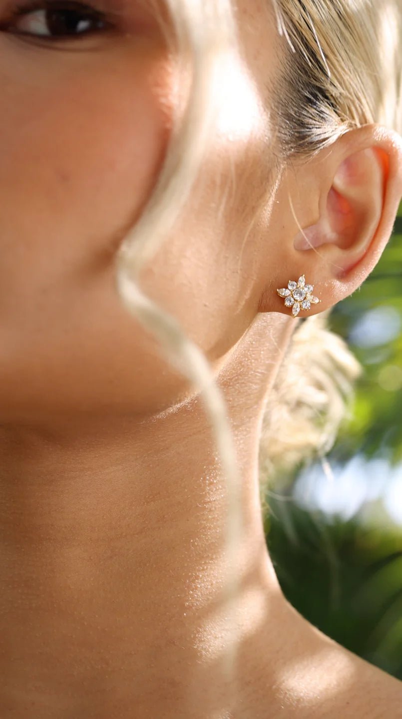 Snow Flower Zircon Stud Earring Gold plating - ARTSY SILVER