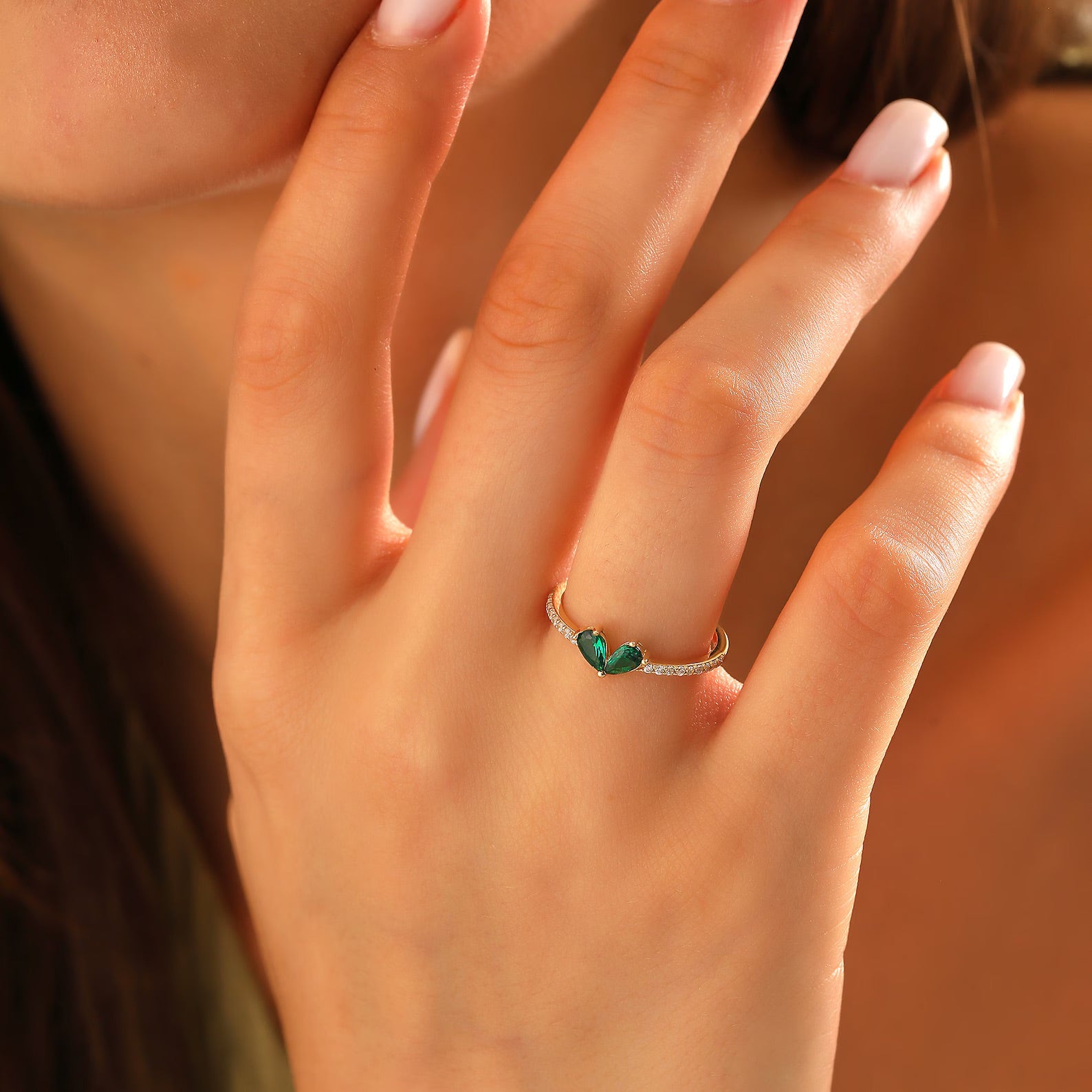Sweet Kiss Emerald Heart Ring - ARTSY SILVER