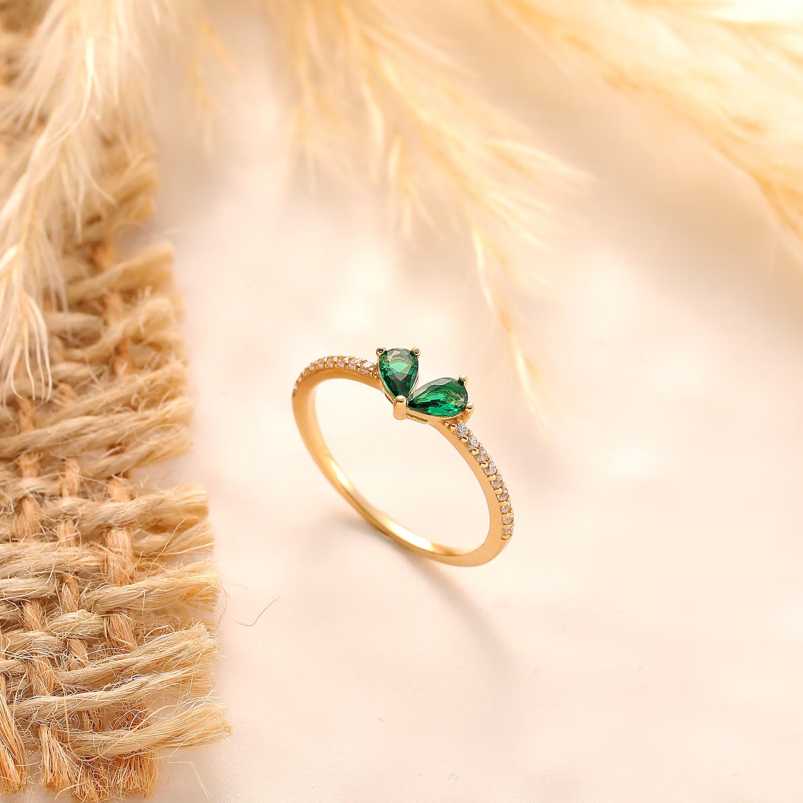 Sweet Kiss Emerald Heart Ring - ARTSY SILVER