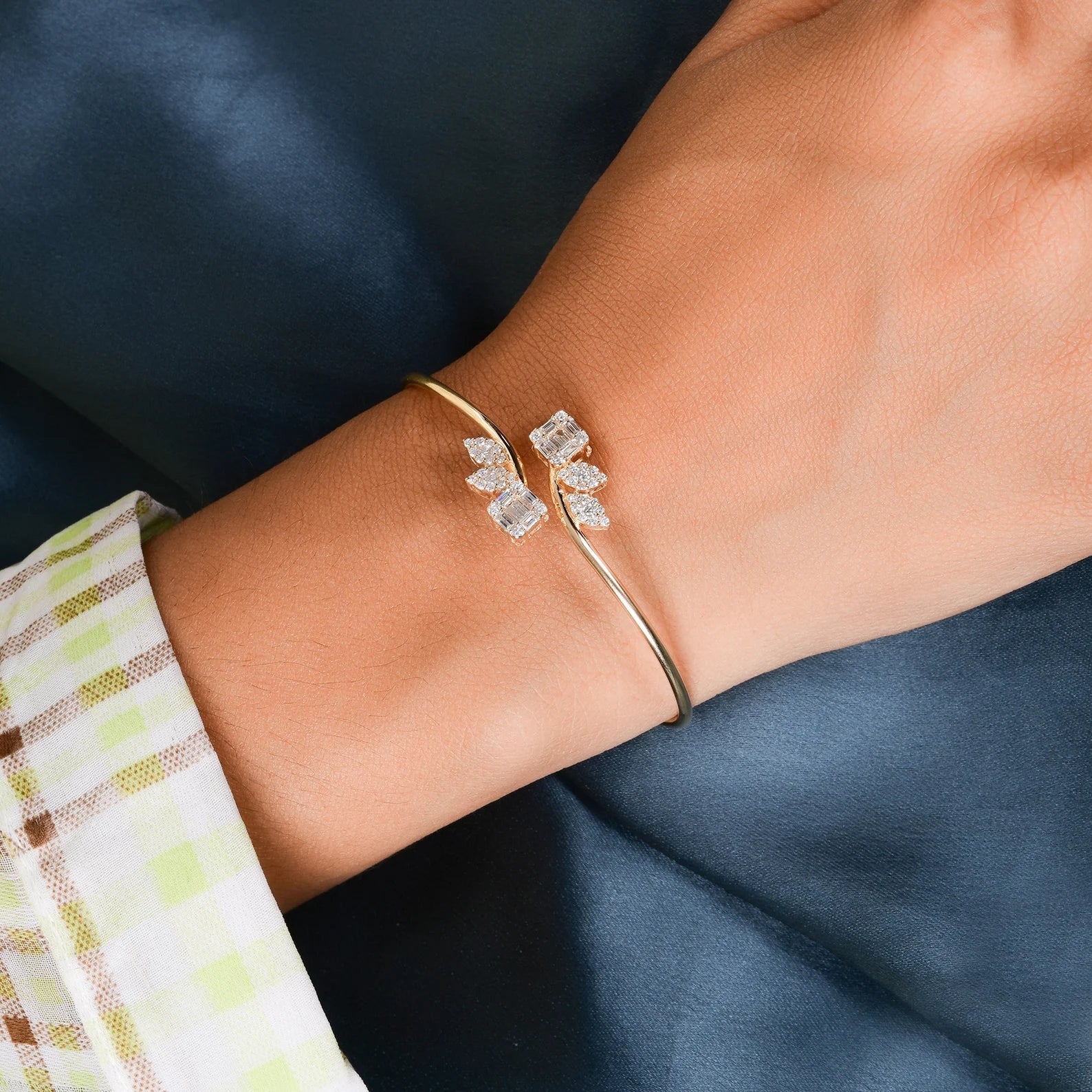 Camilla Cluster Bangle - ARTSY SILVER