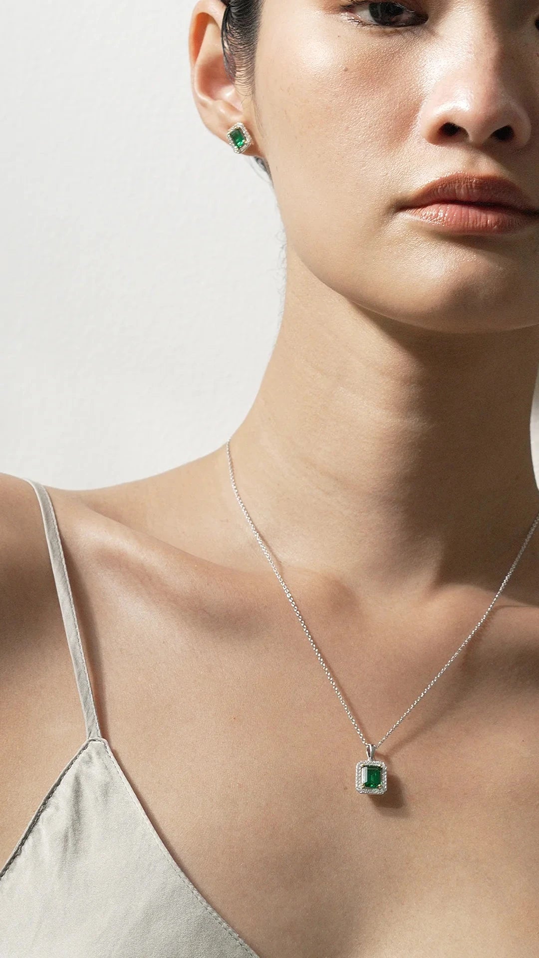Emerald Borderset Necklace - ARTSY SILVER