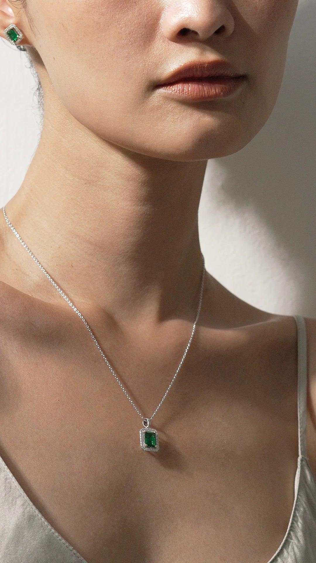 Emerald Borderset Necklace - ARTSY SILVER