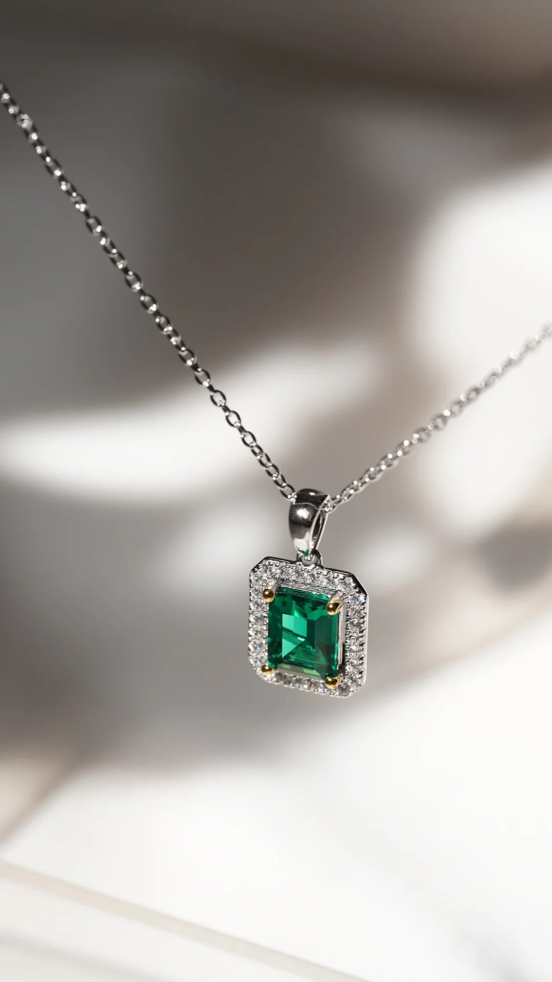 Emerald Borderset Necklace - ARTSY SILVER
