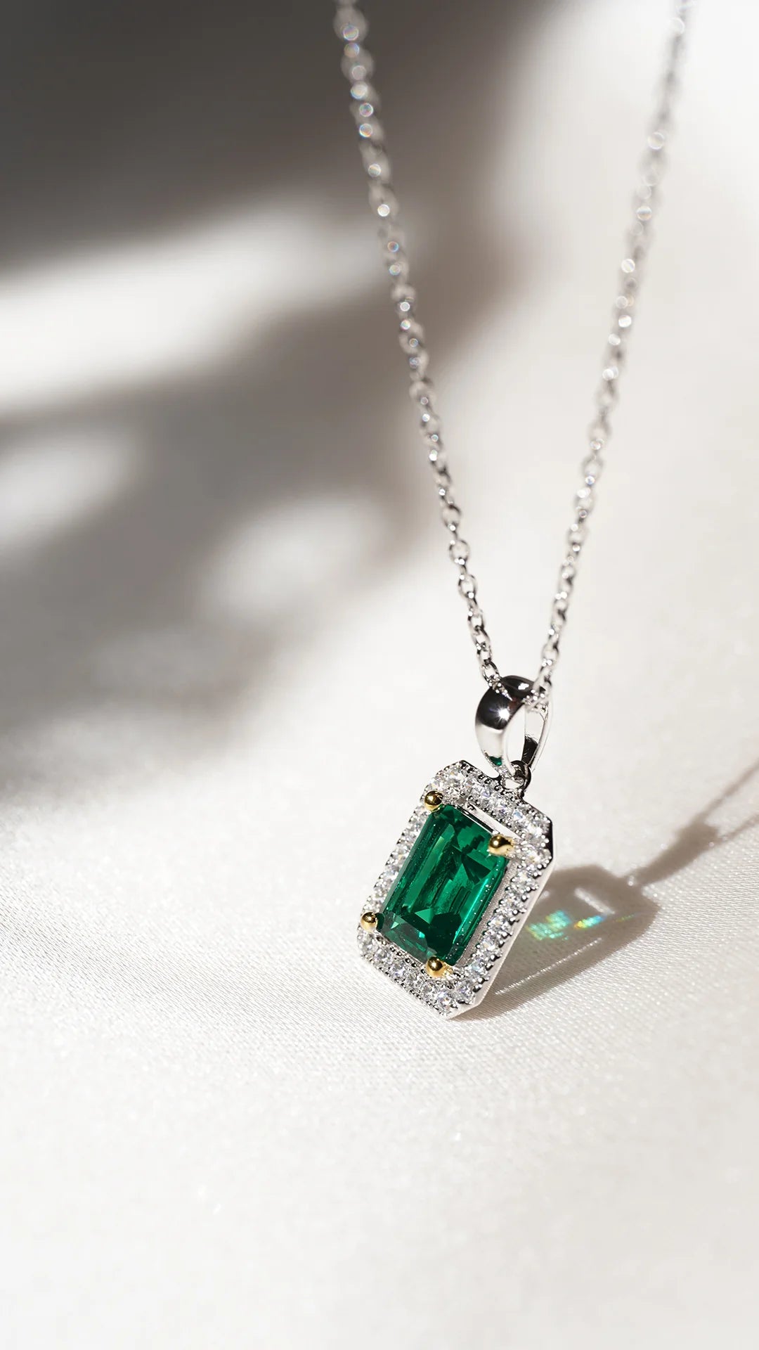 Emerald Borderset Necklace - ARTSY SILVER