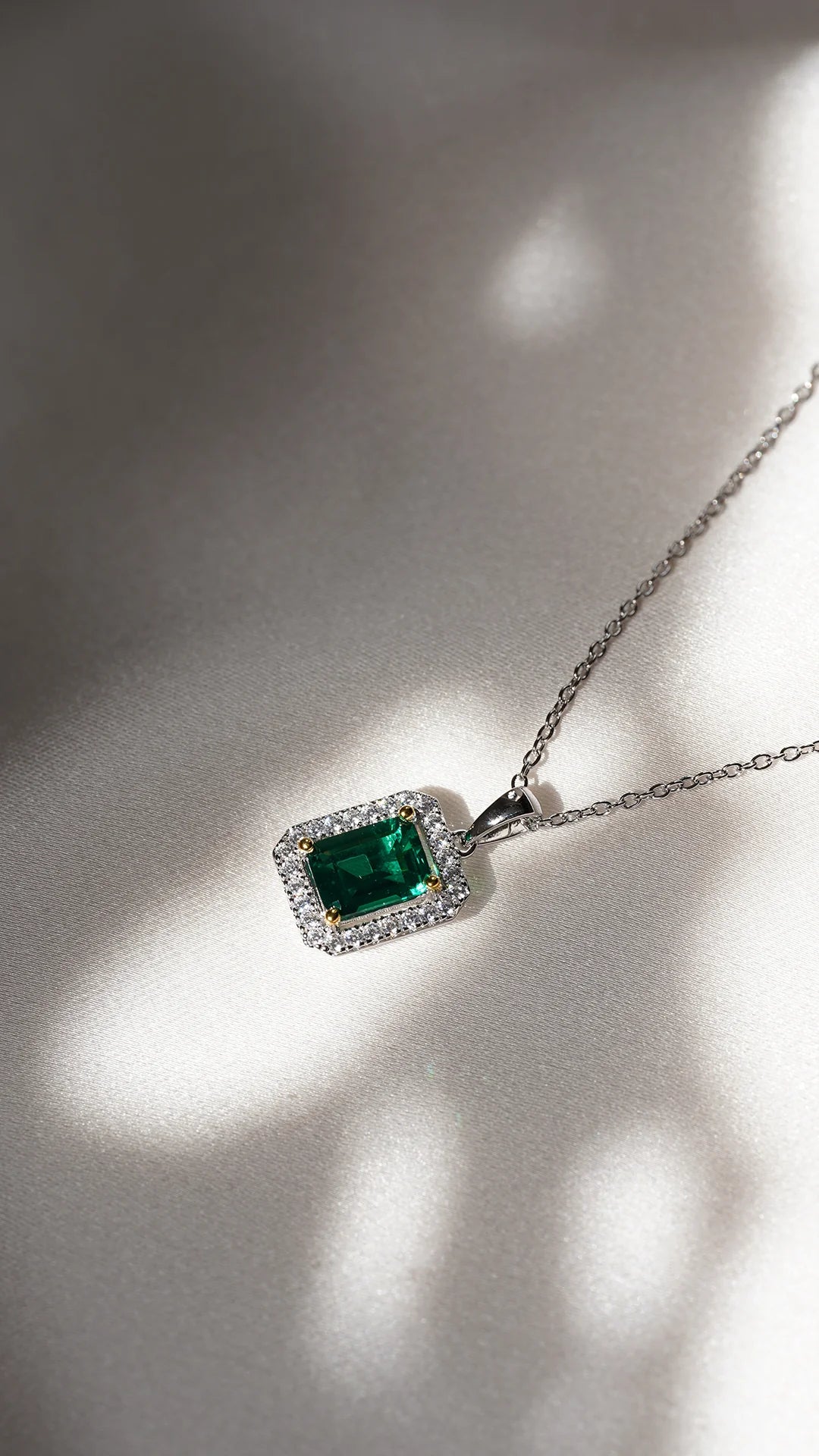Emerald Borderset Necklace - ARTSY SILVER