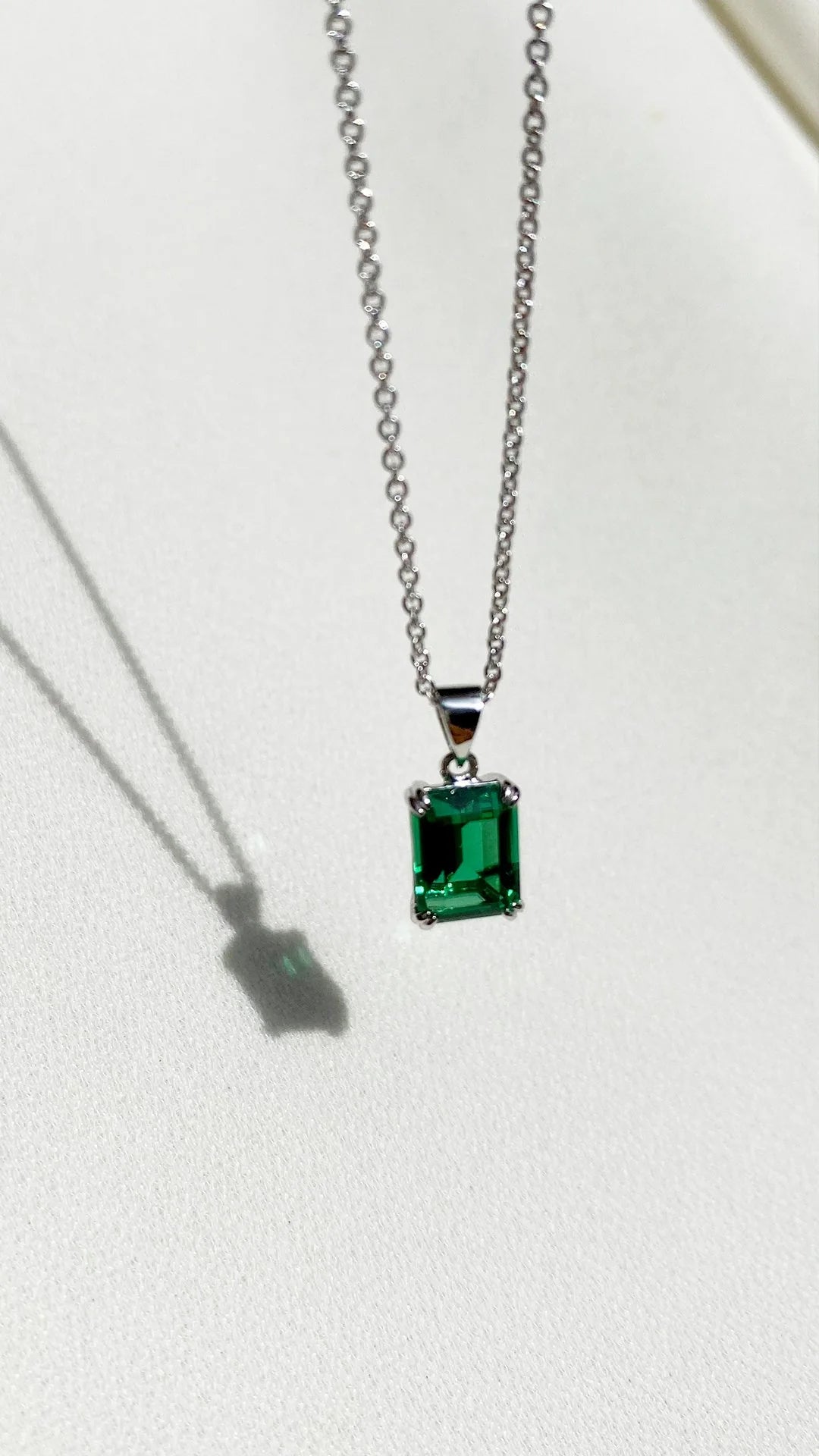 Green Glow Emerald Necklace - ARTSY SILVER
