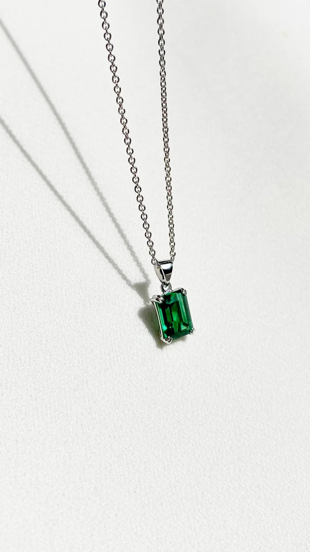 Green Glow Emerald Necklace - ARTSY SILVER