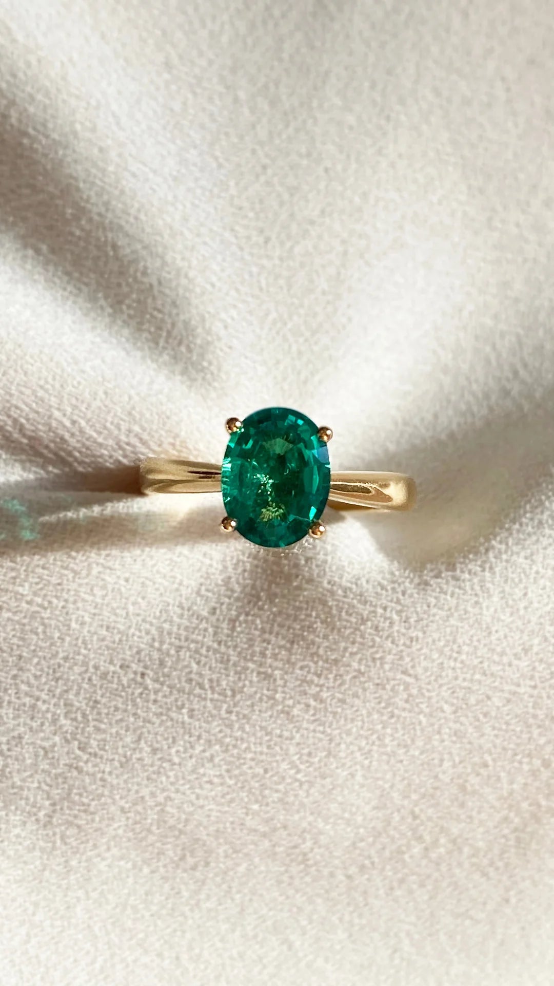 Emerald Stardust Ring - ARTSY SILVER