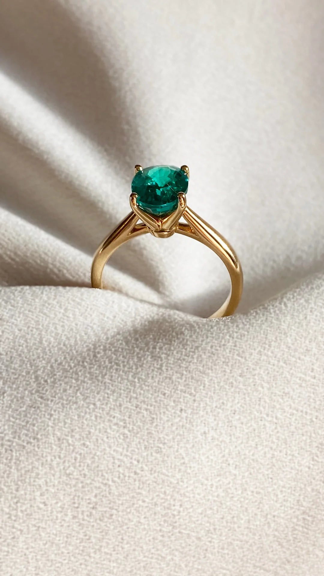 Emerald Stardust Ring - ARTSY SILVER