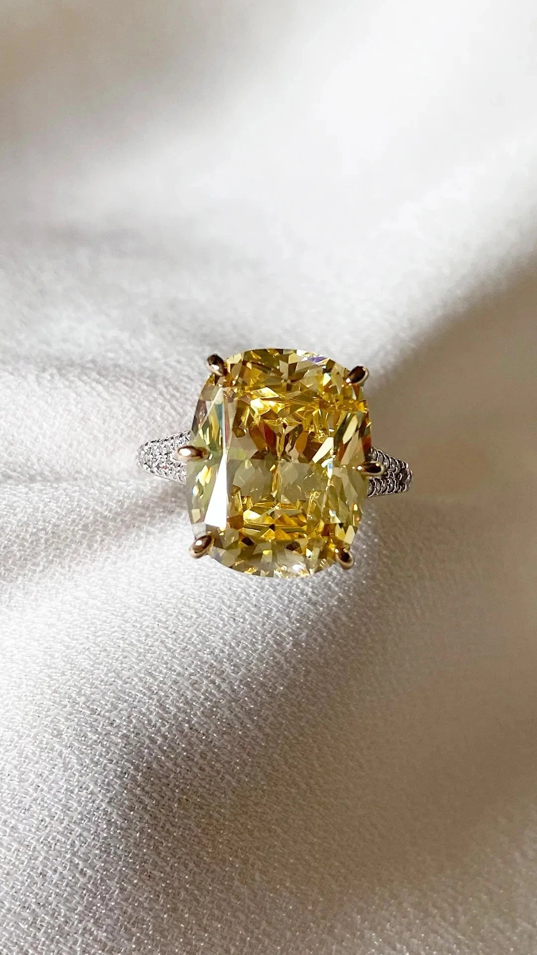 Lemonade Yellow Zircon Ring - ARTSY SILVER