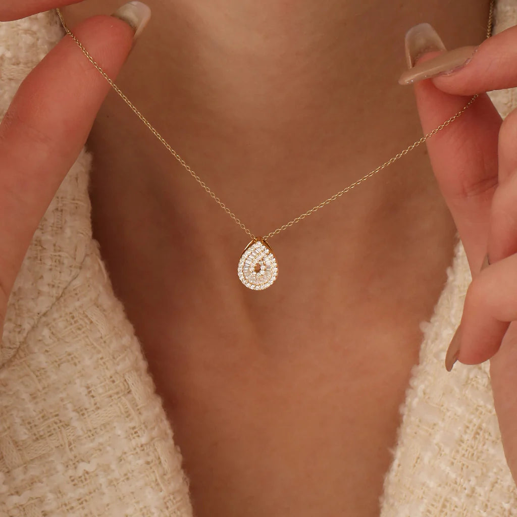 Maze Dazzle Zircon Necklace