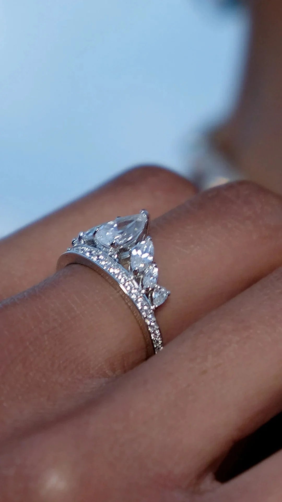 Queen White Zircon Stone Ring - ARTSY SILVER
