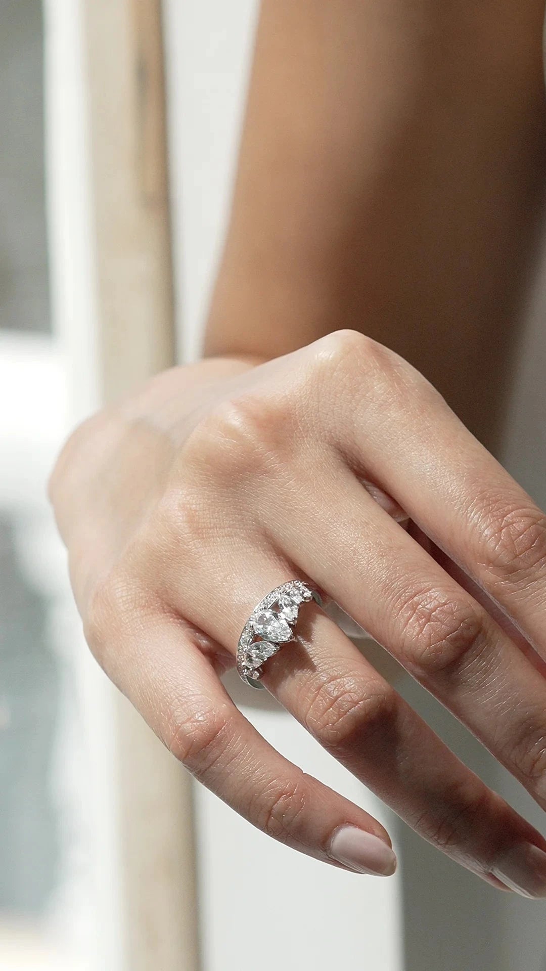 Queen White Zircon Stone Ring - ARTSY SILVER