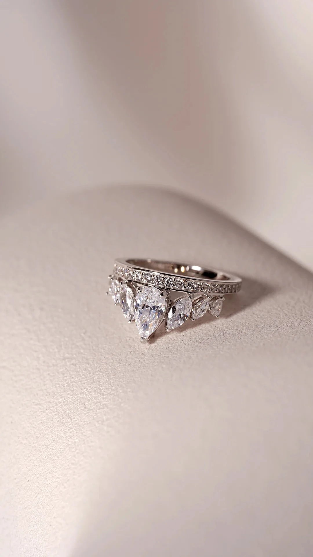 Queen White Zircon Stone Ring - ARTSY SILVER