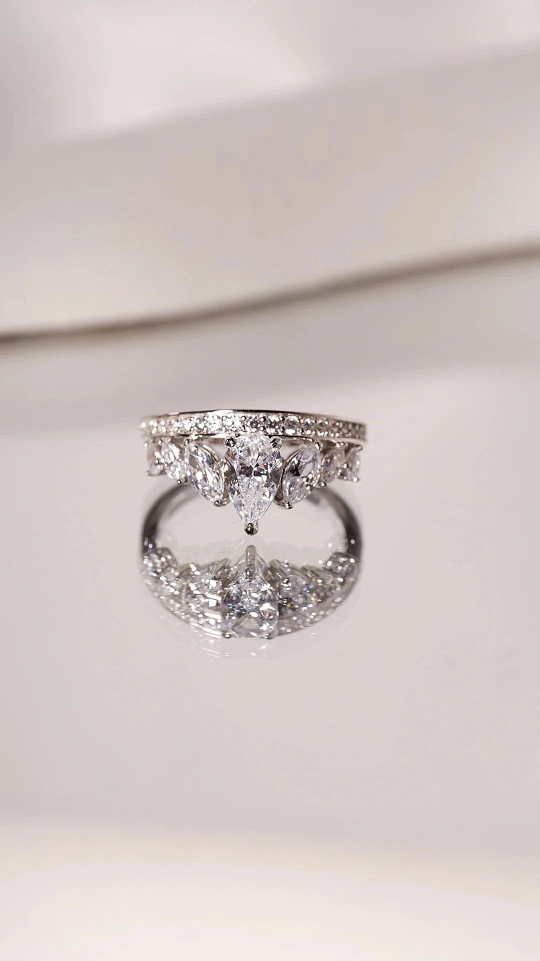 Queen White Zircon Stone Ring - ARTSY SILVER